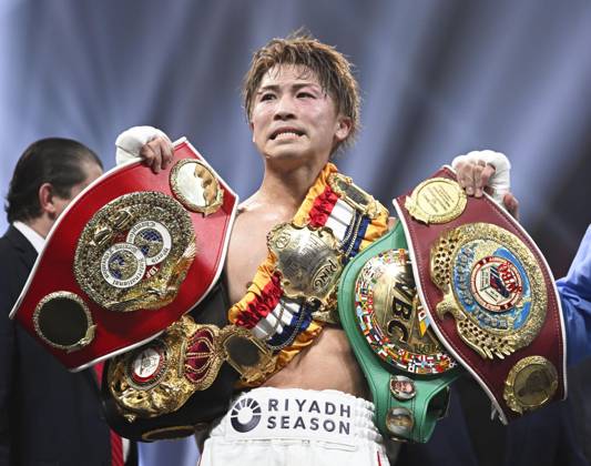 Bilder des Jahres 2025, Sport 01 Januar Sport Themen der Woche KW04 Sport Bilder des Tages Boxing: Inoue vs. Kim Undisputed super bantamweight boxing world champion Naoya Inoue of Japan poses after making a successful defense of his belts over South Korea s Kim Ye Joon on Jan. 24, 2025, at Tokyo s Ariake Arena.  A14AA0004034533P