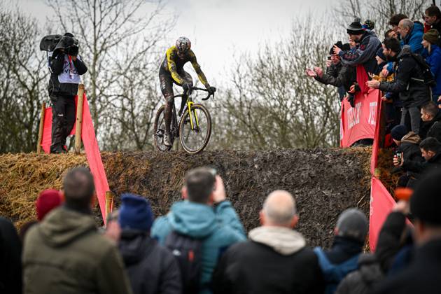 Belgian Wout van Aert pictured in action during the men s elite race at the World Cup cyclocross cycling event in Maasmechelen, Belgium, stage 11 (out of 12) of the UCI World Cup cyclocross competition, Saturday 25 January 2025. LUCxCLAESSEN x111167080x