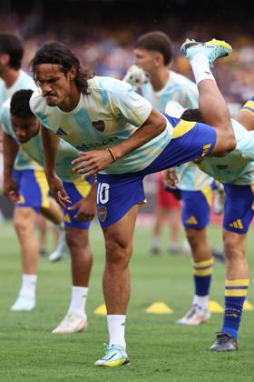 Boca Juniors Uruguayan forward Edinson Cavani warms up before the 2025 Apertura Tournament of the Argentine Professional Football League match against Argentinos Juniors, at La Bombonera stadium in Buenos Aires, on January 26, 2025. BUENOS AIRES ARGENTINA Copyright: xALEJANDROxPAGNIx