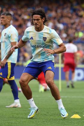 Boca Juniors Uruguayan forward Edinson Cavani warms up before the 2025 Apertura Tournament of the Argentine Professional Football League match against Argentinos Juniors, at La Bombonera stadium in Buenos Aires, on January 26, 2025. BUENOS AIRES ARGENTINA Copyright: xALEJANDROxPAGNIx