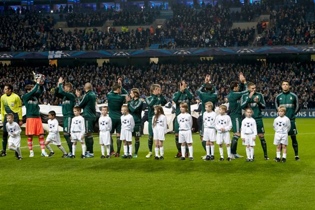 MANCHESTER, UNITED KINGDOM: 21 NOVEMBER 2012 Real Madrid players applaud the crowd prior to the UEFA Champions League Group D soccer match between Manchester City and Real Madrid at the Etihad Stadium, United Kingdom on 21 November 2012. Manchester City FC v Real Madrid FC UCL_2012-2013