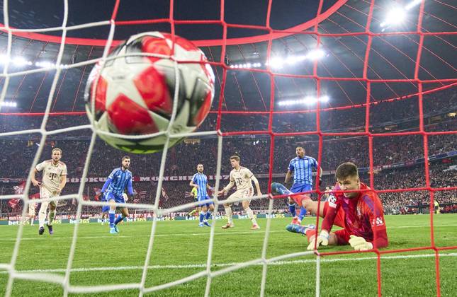 Bilder des Jahres 2025, Sport 01 Januar Sport Themen der Woche KW05 Sport Bilder des Tages Thomas MUELLER, MÜLLER, FCB 25 scores, shoots goal , Tor, Treffer, Torschuss, 1-0 in the League Phase MD8 match FC BAYERN MUENCHEN - SK SLOVAN BRATISLAVA of football UEFA Champions League in season 2024 2025 in Munich, Jan 29, 2025 , FCB, 8.Spieltag, München