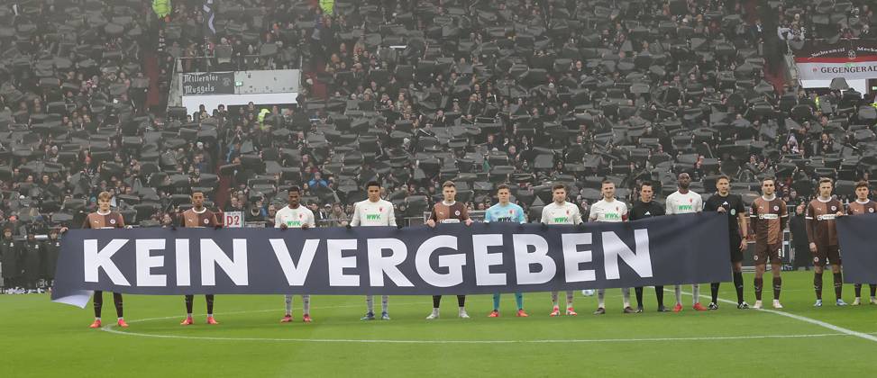 Fussball, Herren, Saison 2024 2025 2.BL, Eintracht Stadion, Eintracht Braunschweig gegen 1.FC Koeln DFL REGULATIONS PROHIBIT ANY USE OF PHOTOGRAPHS AS IMAGE SEQUENCES AND OR QUASI-VIDEO.