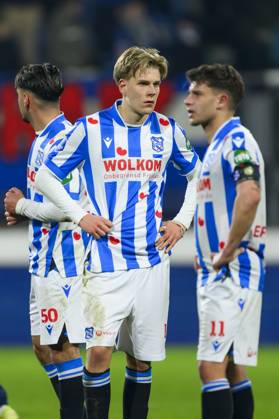 HEERENVEEN - Disappointment at (l-r) Eser Gurbuz of SC Heerenveen, Marcus Linday of SC Heerenveen, Mats Kohlert of SC Heerenveen during the Dutch Eredivisie match between SC Heerenveen and Fortuna Sittard at Abe Lenstra Stadium on Feb. 1, 2025 in Heerenveen, Netherlands. ANP COR LASKER Dutch Eredivisie 2024 25 xVIxANPxSportx xxANPxIVx 518914823 originalFilename: 518914823