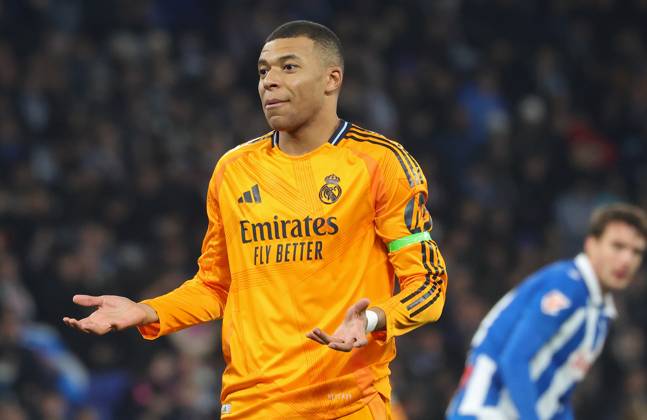RCD Espanyol de Barcelona v Real Madrid CF - La Liga EA Sports Kylian Mbappe plays during the match between RCD Espanyol and Real Madrid CF, corresponding to week 22 of LaLiga EA Sports, at the RCDE Stadium in Barcelona, Spain, on February 1, 2025. Barcelona Barcelona Spain  Copyright: xUrbanandsportx originalFilename:urbanandsport-rcdespan250201_npmwU