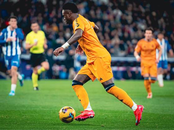 RCD Espanyol de Barcelona v Real Madrid CF - La Liga EA Sports 2024 2025 Vinicius Jr. of Real Madrid dribbles past a defender during the La Liga EA SPORTS match against Espanyol at the Stage Front Stadium. Barcelona Spain  Copyright: xLeonardoxGerzonx originalFilename:gerzon-notitle250201_nppFK