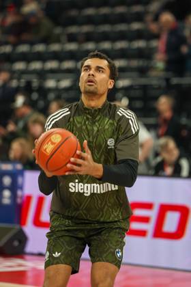 Oscar da Silva (FC Bayern Basketball, 01) beim Aufwaermen vor dem Spiel, GER, FC Bayern Muenchen vs. Alba Berlin, Basketball, easycredit Basketball Bundesliga, BBL, 19. Spieltag, Saison 2024 2025, 02.02.2025, GER, FC Bayern Muenchen vs. Alba Berlin, Basketball, easycredit Basketball Bundesliga, BBL, 19. Spieltag, Saison 2024 2025, 02.02.2025 Muenchen Copyright: xEibner-Pressefoto JennixMaulx EP_JML