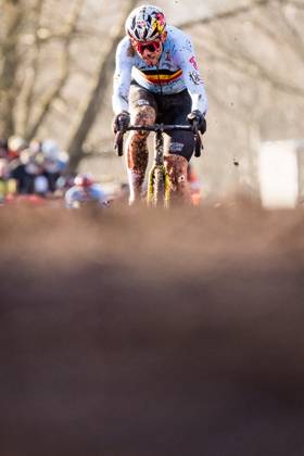 Belgian Wout van Aert pictured in action during the elite men competition of the UCI cyclocross World Championship, WM, Weltmeisterschaft in Lievin, France, Sunday 02 February 2025. The world championships are taking place from 31 January until 02 February. JASPERxJACOBS x111656474x