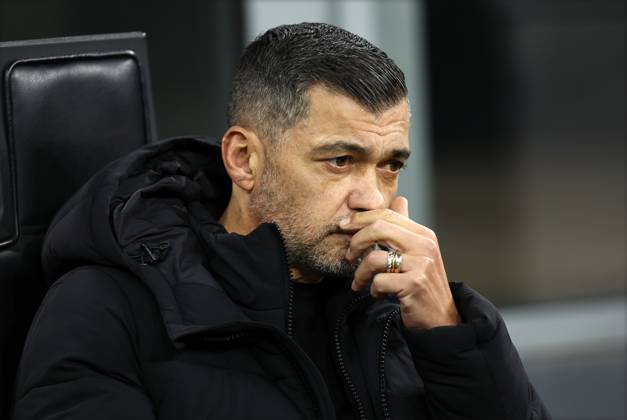 Ac Milan - FC Internazionale Sergio Conceicao, head coach of Ac Milan looks on during the Serie A match beetween Ac Milan and FC Internazionale at Stadio Giuseppe Meazza on February 2, 2025 in Milano, Italy . Milano Stadio Giuseppe Meazza Italy Copyright: xMarcoxCanonierox