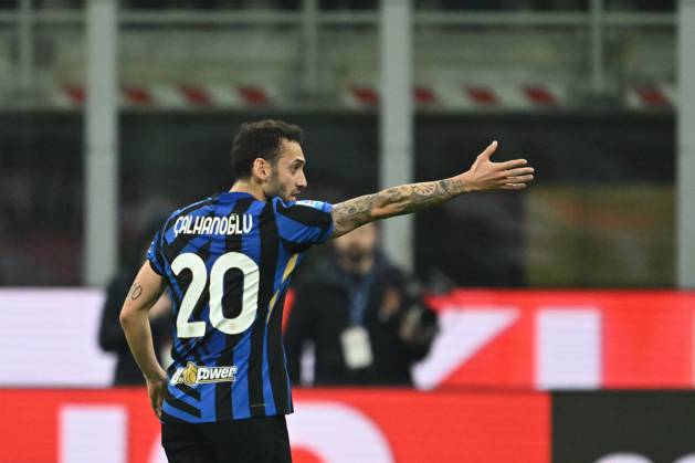 AC Milan vs Inter FC Internazionale Serie A match at Giuseppe Meazza San Siro Stadium Hakan Çalhanoglu of FC Inter in action during the Italian Serie A football match between AC Milan and FC Inter on February 2, 2025 at Giuseppe Meazza San Siro Siro stadium in Milan, Italy Italy Copyright: TizianoxBallabio