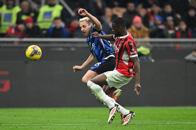 AC Milan vs Inter FC Internazionale Serie A match at Giuseppe Meazza San Siro Stadium Davide Frattesi of FC Inter in action during the Italian Serie A football match between AC Milan and FC Inter on February 2, 2025 at Giuseppe Meazza San Siro Siro stadium in Milan, Italy Italy Copyright: TizianoxBallabio