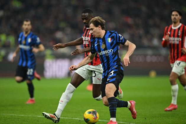 AC Milan vs Inter FC Internazionale Serie A match at Giuseppe Meazza San Siro Stadium Nicolò Barella of FC Inter in action during the Italian Serie A football match between AC Milan and FC Inter on February 2, 2025 at Giuseppe Meazza San Siro Siro stadium in Milan, Italy Italy Copyright: TizianoxBallabio