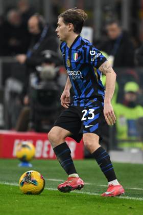 AC Milan vs Inter FC Internazionale Serie A match at Giuseppe Meazza San Siro Stadium Nicolò Barella of FC Inter in action during the Italian Serie A football match between AC Milan and FC Inter on February 2, 2025 at Giuseppe Meazza San Siro Siro stadium in Milan, Italy Italy Copyright: TizianoxBallabio