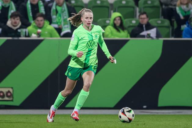 v.li.: Vivien Endemann (VfL Wolfsburg, 25) am Ball, Freisteller, Einzelbild, Ganzkörper, Aktion, Action, Spielszene, DIE DFB-RICHTLINIEN UNTERSAGEN JEGLICHE NUTZUNG VON FOTOS ALS SEQUENZBILDER UND ODER VIDEOÄHNLICHE FOTOSTRECKEN. DFB REGULATIONS PROHIBIT ANY USE OF PHOTOGRAPHS AS IMAGE SEQUENCES AND OR QUASI-VIDEO., 03.02.2025, Wolfsburg (Deutschland), Fussball, Google Pixel Frauen-Bundesliga, VfL Wolfsburg - FC Carl Zeiss Jena