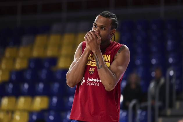 February 5, 2025, Barcelona, Barcelona, Spain: Kevin Punter of FC Barcelona, Barca gestures during the Turkish Airlines Euroleague, match played between FC Barcelona and Maccabi Playtika Tel Aviv at Palau Blaugrana on February 05, 2025 in Barcelona, Spain. Barcelona Spain - ZUMAa181 20250205_zaa_a181_078 Copyright: xJavierxBorregox