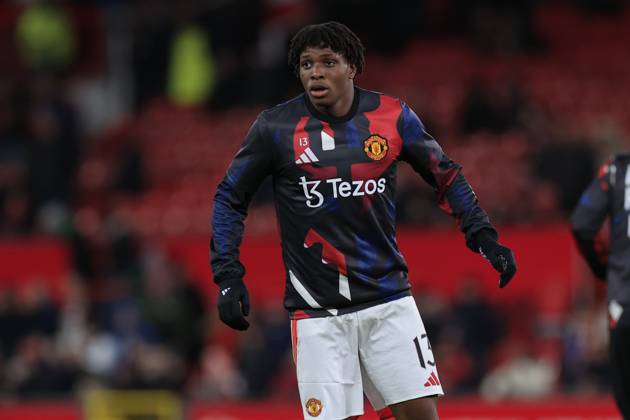 Manchester United, ManU v Leicester City FA Cup 07 02 2025. 4th Round Patrick Dorgu (13) of Manchester United during the warm-up ahead of the FA Cup match between Manchester United and Leicester City at Old Trafford, Manchester, England on 7 February 2025. Manchester Old Trafford Greater Manchester England Editorial use only DataCo restrictions apply See www.football-dataco.com , Copyright: xConorxMolloyx PSI-21415-0025