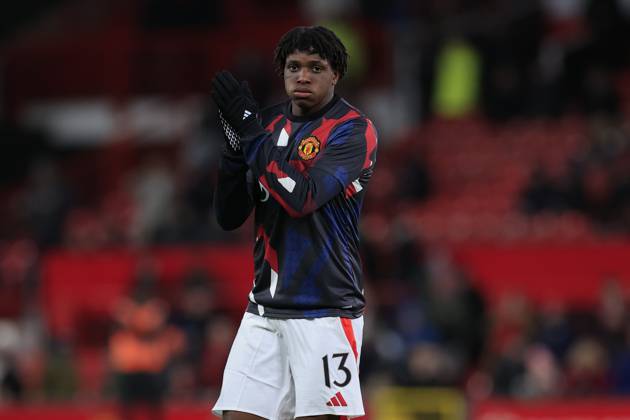 Manchester United, ManU v Leicester City FA Cup 07 02 2025. 4th Round Patrick Dorgu (13) of Manchester United during the warm-up ahead of the FA Cup match between Manchester United and Leicester City at Old Trafford, Manchester, England on 7 February 2025. Manchester Old Trafford Greater Manchester England Editorial use only DataCo restrictions apply See www.football-dataco.com , Copyright: xConorxMolloyx PSI-21415-0026