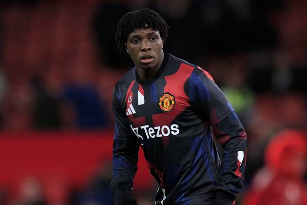 Manchester United, ManU v Leicester City FA Cup 07 02 2025. 4th Round Patrick Dorgu (13) of Manchester United during the warm-up ahead of the FA Cup match between Manchester United and Leicester City at Old Trafford, Manchester, England on 7 February 2025. Manchester Old Trafford Greater Manchester England Editorial use only DataCo restrictions apply See www.football-dataco.com , Copyright: xConorxMolloyx PSI-21415-0027