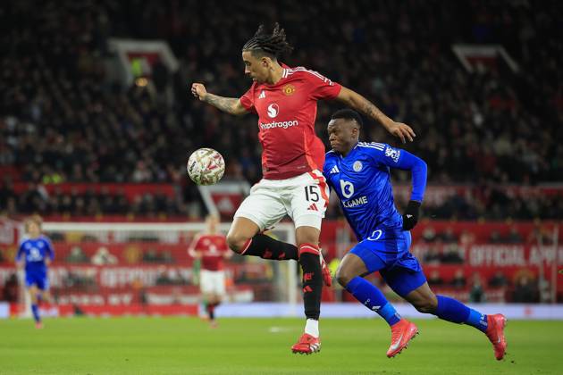 Manchester United, ManU v Leicester City FA Cup 07 02 2025. 4th Round Leny Yoro (15) of Manchester United controls the ball during the FA Cup match between Manchester United and Leicester City at Old Trafford, Manchester, England on 7 February 2025. Manchester Old Trafford Greater Manchester England Editorial use only DataCo restrictions apply See www.football-dataco.com , Copyright: xConorxMolloyx PSI-21415-0040
