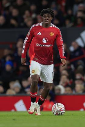 Manchester United, ManU v Leicester City FA Cup 07 02 2025. 4th Round Patrick Dorgu (13) of Manchester United during the FA Cup match between Manchester United and Leicester City at Old Trafford, Manchester, England on 7 February 2025. Manchester Old Trafford Greater Manchester England Editorial use only DataCo restrictions apply See www.football-dataco.com , Copyright: xConorxMolloyx PSI-21415-0055
