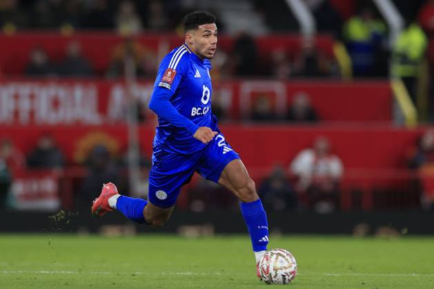 Manchester United, ManU v Leicester City FA Cup 07 02 2025. 4th Round James Justin (2) of Leicester City runs with the ball during the FA Cup match between Manchester United and Leicester City at Old Trafford, Manchester, England on 7 February 2025. Manchester Old Trafford Greater Manchester England Editorial use only DataCo restrictions apply See www.football-dataco.com , Copyright: xConorxMolloyx PSI-21415-0140
