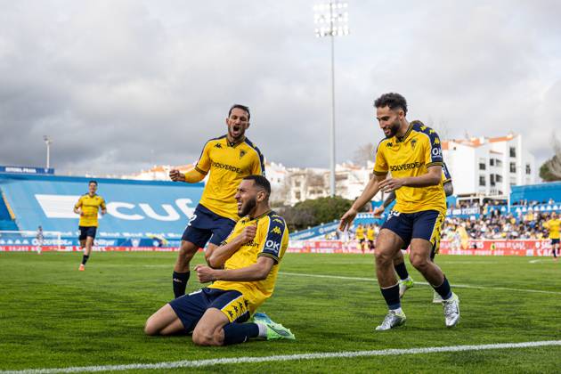 January 30, 2023, Cascais, Portugal: Yanis Begraoui of GD Estoril Praia celebrates with teammates; joao carvalho and rafik guitane after scoring a goal during the Liga Portugal Betclic match between Estoril Praia Futebol SAD and Boavista FC at Estadio Antonio Coimbra da Mota. Final score: Estoril Praia Futebol SAD 2 - 1 Boavista FC Cascais Portugal - ZUMAs197 20230130_aaa_s197_063 Copyright: xDavidxMartinsx