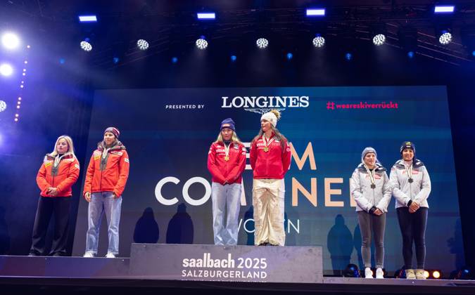 ALPINE SKIING - FIS Ski WC Saalbach 2025 SAALBACH,AUSTRIA,11.FEB.25 - ALPINE SKIING - FIS Alpine World Ski Championships Saalbach 2025, team combined, ladies, medal plaza, award ceremony. Image shows Lara Gut-Behrami, Wendy Holdener (SUI), Mikaela Shiffrin, Breezy Johnson (USA), Katharina Truppe and Stephanie Venier (AUT). Keywords: medals. GEPAxpictures xHaraldxSteiner