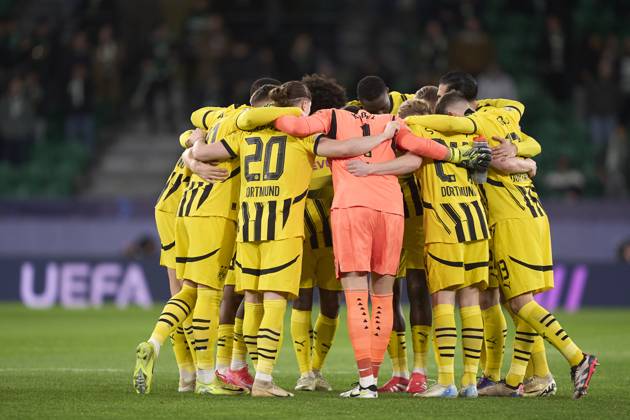 Sporting Clube de Portugal v Borussia Dortmund - UEFA Champions League 2024 25 League Knockout Play-off First Leg Players of Borussia Dortmund gather in a huddle prior to the UEFA Champions League Knockout phase play-offs first leg match between Sporting CP and Borussia Dortmund at Jose Alvalade Stadium in Lisbon, Portugal, on February 11, 2025. Lisbon, Portugal Lisbon Portugal Copyright: xJosexManuelxAlvarezxReyx originalFilename:alvarezrey-notitle250211_np1F1