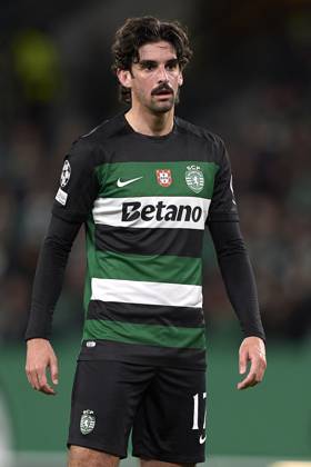 Sporting Clube de Portugal v Borussia Dortmund - UEFA Champions League 2024 25 League Knockout Play-off First Leg Francisco Trincao of Sporting CP looks on during the UEFA Champions League Knockout phase play-offs 1st leg match between Sporting CP and Borussia Dortmund at Jose Alvalade Stadium in Lisbon, Portugal, on February 11, 2025. Lisbon, Portugal Lisbon Portugal Copyright: xJosexManuelxAlvarezxReyx originalFilename:alvarezrey-notitle250211_npqAP