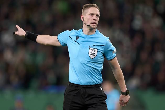 Sporting Clube de Portugal v Borussia Dortmund - UEFA Champions League 2024 25 League Knockout Play-off First Leg Referee Espen Eskas reacts during the UEFA Champions League Knockout phase play-offs 1st leg match between Sporting CP and Borussia Dortmund at Jose Alvalade Stadium in Lisbon, Portugal, on February 11, 2025. Lisbon, Portugal Lisbon Portugal Copyright: xJosexManuelxAlvarezxReyx originalFilename:alvarezrey-notitle250211_npVYj