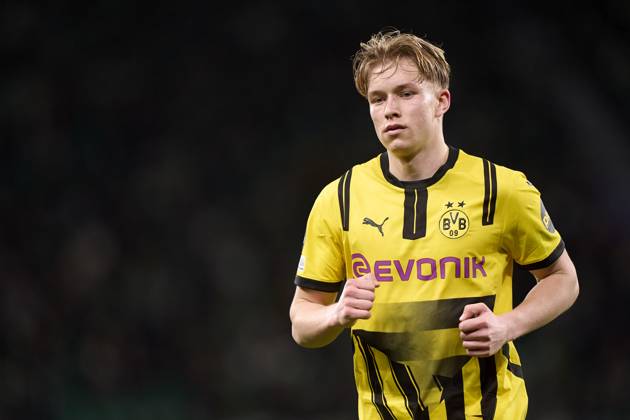 Sporting Clube de Portugal v Borussia Dortmund - UEFA Champions League 2024 25 League Knockout Play-off First Leg Daniel Svensson of Borussia Dortmund looks on during the UEFA Champions League Knockout phase play-offs 1st leg match between Sporting CP and Borussia Dortmund at Jose Alvalade Stadium in Lisbon, Portugal, on February 11, 2025. Lisbon, Portugal Lisbon Portugal Copyright: xJosexManuelxAlvarezxReyx originalFilename:alvarezrey-notitle250211_npfyU