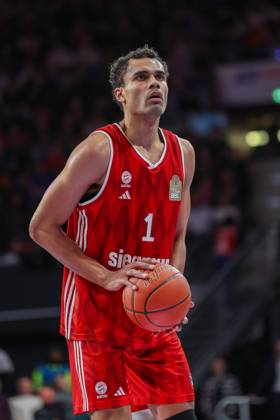 Oscar da Silva (FC Bayern Basketball, 01) beim Freiwurf, GER, FC Bayern Muenchen vs. Skyliners Frankfurt, Basketball, easycredit Basketball Bundesliga, BBL, 21. Spieltag, Saison 2024 2025, 11.02.2025, GER, FC Bayern Muenchen vs. Skyliners Frankfurt, Basketball, easycredit Basketball Bundesliga, BBL, 21. Spieltag, Saison 2024 2025, 11.02.2025 Muenchen Copyright: xEibner-Pressefoto JennixMaulx EP_JML
