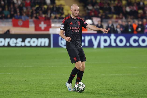 Monaco on February 12, 2025 Uefa Champions League Knockout phase play-offs, 1st leg AS Monaco - SL Benfica, Frederik Aursnes (S.L.Benfica) gibt Anweisungen, gestikuliert, mit den Armen gestikulieren gives instructions, gesticulate,in aktion, in action, Copyright: JoaquimxFerreira