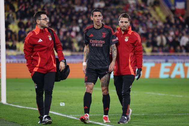 Monaco on February 12, 2025 Uefa Champions League Knockout phase play-offs, 1st leg AS Monaco - SL Benfica, Angel di Maria (S.L.Benfica) geht verletzt raus, greift sich am Oberschenkel Copyright: JoaquimxFerreira