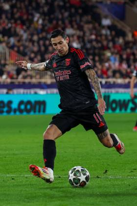 Monaco on February 12, 2025 Uefa Champions League Knockout phase play-offs, 1st leg AS Monaco - SL Benfica, Angel di Maria (S.L.Benfica) am Ball, Freisteller, Einzelbild, Ganzkörper, Aktion, Action, Spielszene Copyright: JoaquimxFerreira
