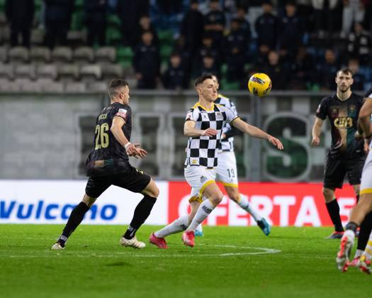 February 14, 2025, Porto, Guimaraes, Portugal: ROBERT BOZENIK from Boavista FC seen on action during the Liga Portugal Betclic 2024 25 match between Boavista FC and Estrela da Amadora at Estadio do Bessa 14, February 2025 in Porto, Portugal. Final Score Boavista FC 0 - 1 Estrela da Amadora Porto Portugal - ZUMAl192 20250214_zsp_l192_015 Copyright: xMiguelxLemosx