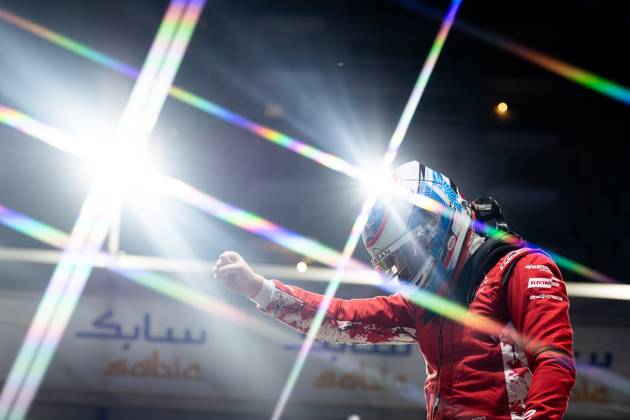 Bilder des Jahres 2025, Sport 02 Februar Sport Themen der Woche KW07 Sport Bilder des Tages 2025 FORMULA E JEDDAH ePRIX ROWLAND Oliver (gbr), Nissan Formula E Team, Nissan e-4ORCE, portrait, celebrates victory during the Jeddah City ePrix, 3rd and 4th round of the 2024-25 ABB FIA Formula E World Championship, WM, Weltmeisterschaft on the Jeddah Corniche Circuit from February 13 to 15, 2024 in Jeddah, Saudi Arabia - JeddahSaudi Arabia Copyright: xAndrà xFerreirax