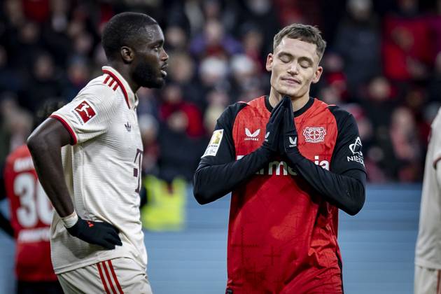 Bilder des Jahres 2025, Sport 02 Februar Sport Themen der Woche KW07 Sport Bilder des Tages 1. Fußball-Bundesliga, Bayer 04 Leverkusen - FC Bayern München, 15.02.2025 Florian Wirtz (Bayer 04 Leverkusen, 10) kann seine vergebene Chance in der Nachspielzeit nicht fassen. Links Dayot Upamecano (FC Bayern München, 2); Bayer 04 Leverkusen - FC Bayern München an Spieltag 22 der 1. Fußball-Bundesliga am 15.02.2025 in der BayArena in Leverkusen. DIE DFL-VORSCHRIFTEN VERBIETEN JEDE VERWENDUNG VON FOTOS ALS BILDSEQUENZEN UND ODER QUASI-VIDEO. Copyright: xBEAUTIFULxSPORTS AxelxKohringx