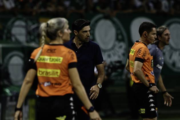 Match between Palmeiras and Sao Paulo for the Sao Paulo championship Sao paulo (sp), 02 16 2025 - paulistao palmeiras vs sao paulo - palmeiras coach abel ferreira, during the match between palmeiras and sao paulo, valid for the 10th round of the 2025 paulista football championship, on the night of this sunday, february 16, 2025, at allianz parque, in sao paulo. (Foto: Leco Viana Thenews2 imago images) SPO  Copyright: xLecoxVianax