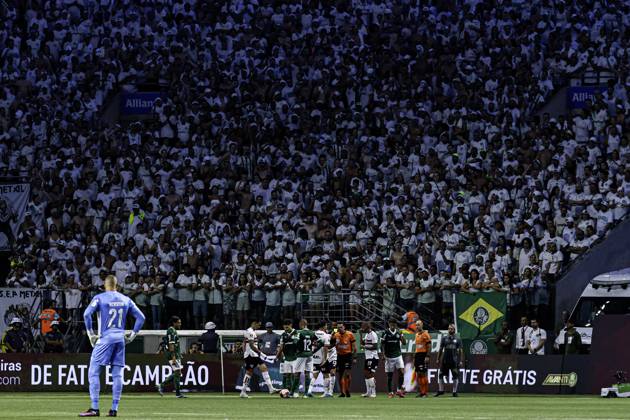 Match between Palmeiras and Sao Paulo for the Sao Paulo championship Sao paulo (sp), 02 16 2025 - paulistao palmeiras vs sao paulo - goalkeeper weverton, during the match between palmeiras and sao paulo, valid for the 10th round of the 2025 paulista football championship, on the night of this sunday, february 16, 2025, at allianz parque, in sao paulo-sp (Foto: Leco Viana Thenews2 imago images) SPO  Copyright: xLecoxVianax