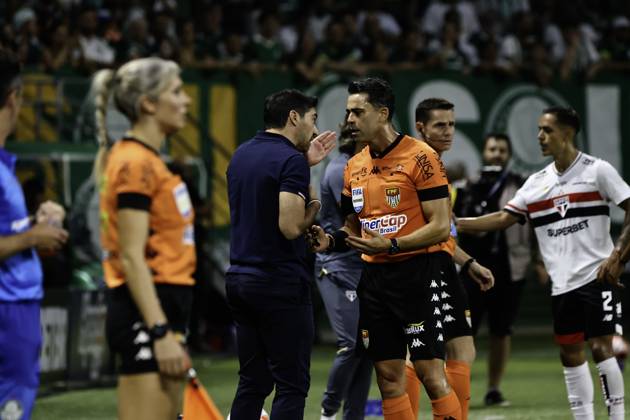 Match between Palmeiras and Sao Paulo for the Sao Paulo championship Sao paulo (sp), 02 16 2025 - paulistao palmeiras vs sao paulo - palmeiras coach abel ferreira, during the match between palmeiras and sao paulo, valid for the 10th round of the 2025 paulista football championship, on the night of this sunday, february 16, 2025, at allianz parque, in sao paulo. (Foto: Leco Viana Thenews2 imago images) SPO  Copyright: xLecoxVianax