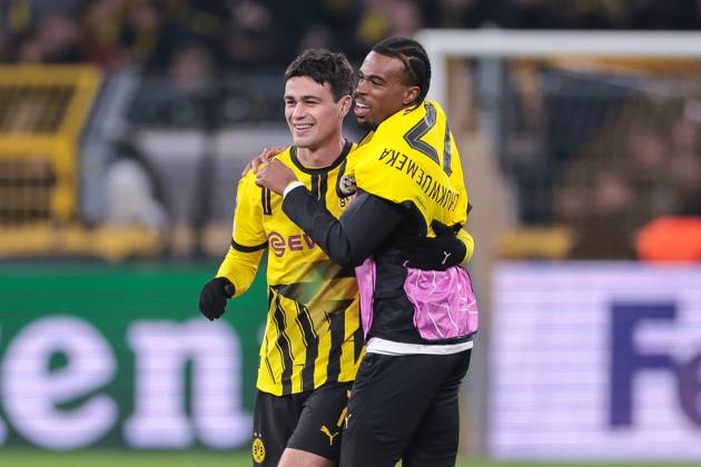 Sport Bilder des Tages 19.02.2025, UEFA Champions League, Play-Offs, Borussia Dortmund - Sporting Lissabon, v. l. Giovanni Reyna (Borussia Dortmund), Carney Chukwuemeka (Borussia Dortmund) lachen, Dortmund Signal Iduna Park NRW Deutschland xRHR-FOTO DEx Copyright: DennisxEwert RHR-FOTOx RHR-FOTO DE