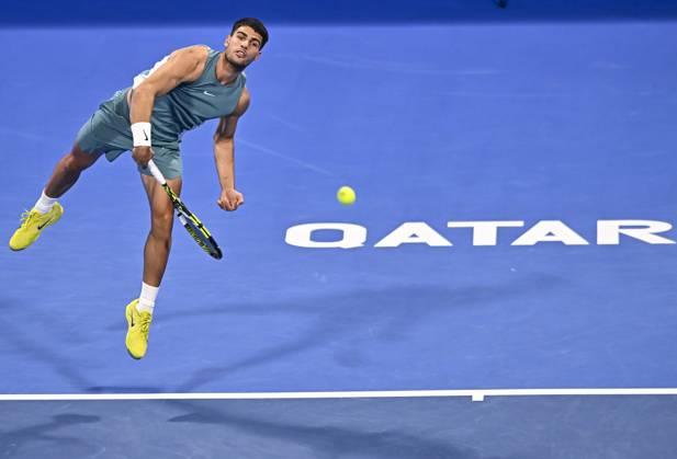 Bilder des Jahres 2025, Sport 02 Februar Sport Themen der Woche KW08 Sport Bilder des Tages ATP, Tennis Herren QATAR EXXONMOBIL OPEN ROUND OF 16 Carlos Alcaraz of Spain competes in her round of 16 match against Luca Nardi of Italy during the ATP Qatar ExxonMobil Open 2025 tennis tournament at the Khalifa International Tennis Complex in Doha, Qatar, on February 19, 2025. DOHA Qatar Copyright: xNOUSHADx