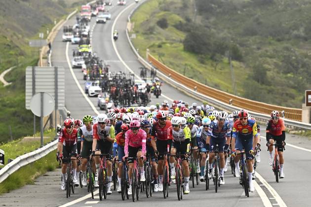 2025 Volta Algarve cycling race - Stage 3 TAVIRA, PORTUGAL - FEBRUARY 21 : illustration picture of the peloton during stage 3 of the 51th edition of the Volta Algarve cycling race, with start in Vila Real Santo Antonio and finish in Tavira on February 21, 2025 in Tavira, Portugal, 21 02 2025 ( Motordriver Kenny Verfaillie - Tavira Portugal  Copyright: xTomasxSiskx