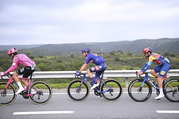 2025 Volta Algarve cycling race - Stage 3 TAVIRA, PORTUGAL - FEBRUARY 21 : Shaw James (GBR) of EF Education - Easypost, Combaud Romain (FRA) of Team Picnic PostNL, Mosca Jacopo (ITA) of Lidl-Trek during stage 3 of the 51th edition of the Volta Algarve cycling race, with start in Vila Real Santo Antonio and finish in Tavira on February 21, 2025 in Tavira, Portugal, 21 02 2025 ( Motordriver Kenny Verfaillie - Tavira Portugal Copyright: xTomasxSiskx