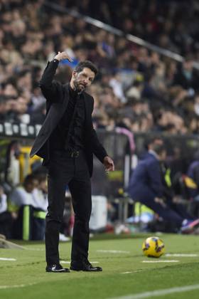 La Liga EA Sports, Spain, Valencia CF and Atletico de Madrid VALENCIA, SPAIN - FEBRUARY 22: Diego Pablo Simeone Head Coach of Atletico de Madrid looks on during the La Liga EA Sports match between Valencia CF and Club Atletico de Madrid at Mestalla Stadium on February 22, 2025 in Valencia, Spain. (Photo by Jose Torres Photo Players Images Magara Press) Valencia Mestalla Stadium Spain Copyright: xJosexTorresx