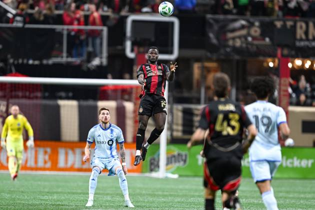 ATLANTA, GA Ð FEBRUARY 22: Atlanta forward Emmanuel Latte Lath (19) elevates for a header during the MLS, Fussball Herren, USA match between CF Montreal and Atlanta United FC on February 22nd, 2025 at Mercedes-Benz Stadium in Atlanta, GA. (Photo by Rich von Biberstein Icon Sportswire) SOCCER: FEB 22 MLS Atlanta United FC vs CF Montreal EDITORIAL USE ONLY Icon250222002