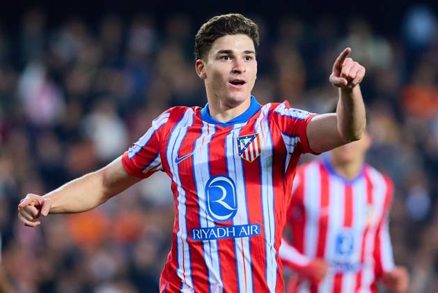 La Liga EA Sports, Spain, Valencia CF and Atletico de Madrid VALENCIA, SPAIN - FEBRUARY 22: Julian Alvarez Centre-Forward of Atletico de Madrid celebrates after scoring his team s first goal during the La Liga EA Sports match between Valencia CF and Club Atletico de Madrid at Mestalla Stadium on February 22, 2025 in Valencia, Spain. (Photo by Jose Torres Photo Players Images Magara Press) Valencia Mestalla Stadium Spain Copyright: xJosexTorresx