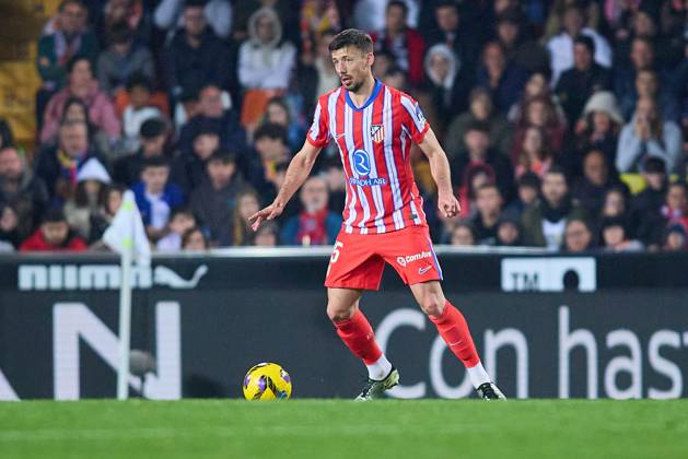 La Liga EA Sports, Spain, Valencia CF and Atletico de Madrid VALENCIA, SPAIN - FEBRUARY 22: Clement Lenglet of Atletico de Madrid runs with the ball during the La Liga EA Sports match between Valencia CF and Club Atletico de Madrid at Mestalla Stadium on February 22, 2025 in Valencia, Spain. (Photo by Jose Torres Photo Players Images Magara Press) Valencia Mestalla Stadium Spain Copyright: xJosexTorresx