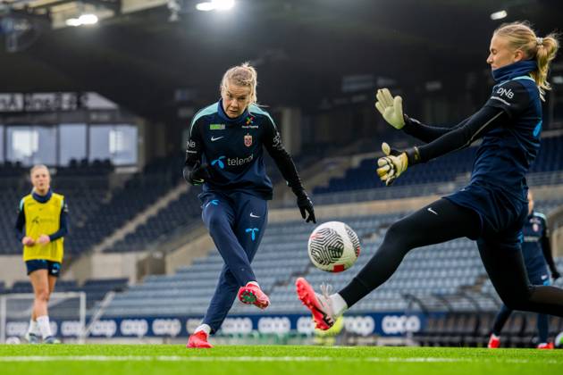 250224 Ada Hegerberg of the Norwegian women s national football team during a training session on February 24, 2025 in Stavanger. Photo: Vegard Grott BILDBYRAN kod VG VG0717 bbeng fotboll football soccer fotball norge norway women dam nations league träning practice training trening Copyright: VEGARDxGRoTT BB250224VG010